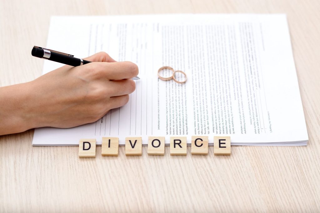 Woman signs petition for divorce in Minnesota